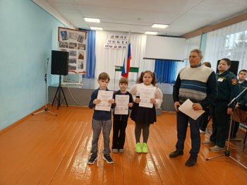 Еженедельная общешкольная линейка