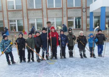 В хоккей играют настоящие мальчишки