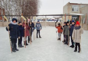 Хоккей  среди учащихся начальных классов 