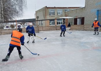 "В хоккей играют настоящие мужчины"